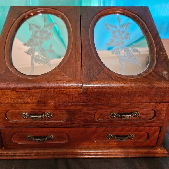 Vintage Jewelry Box - Picture 1 of 10
